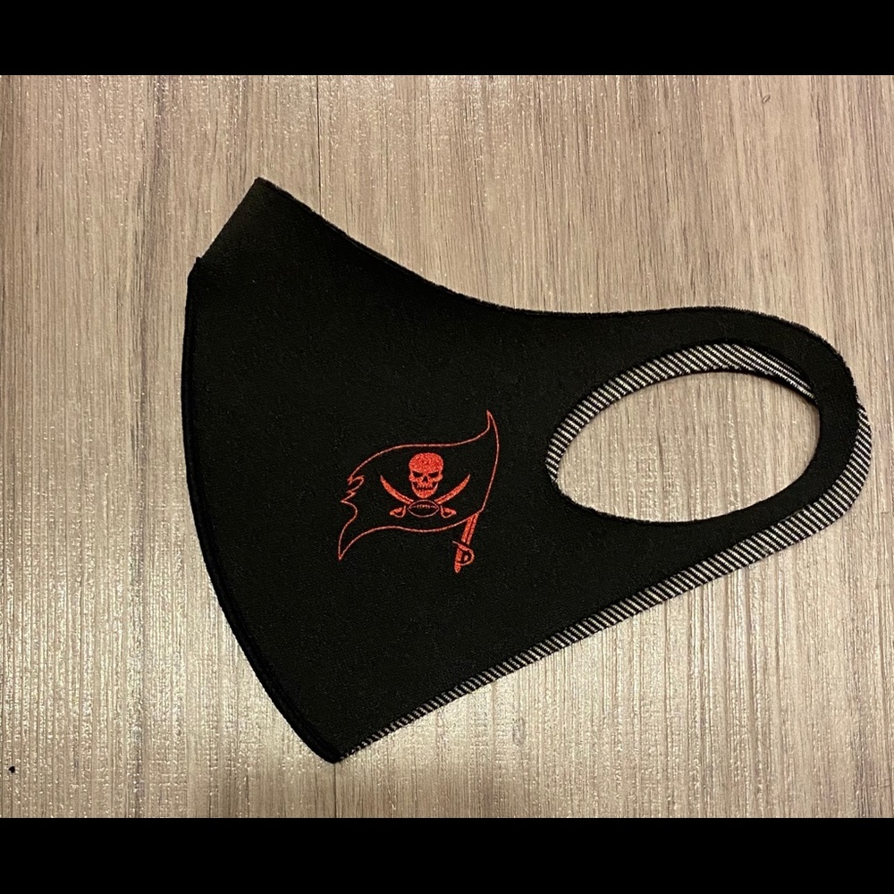 Tampa Bay Buccaneers Mask O/S Black/Red NEW